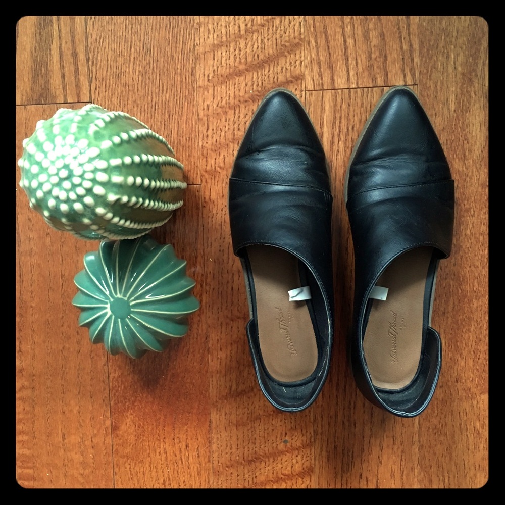 Universal Thread Cutout Booties